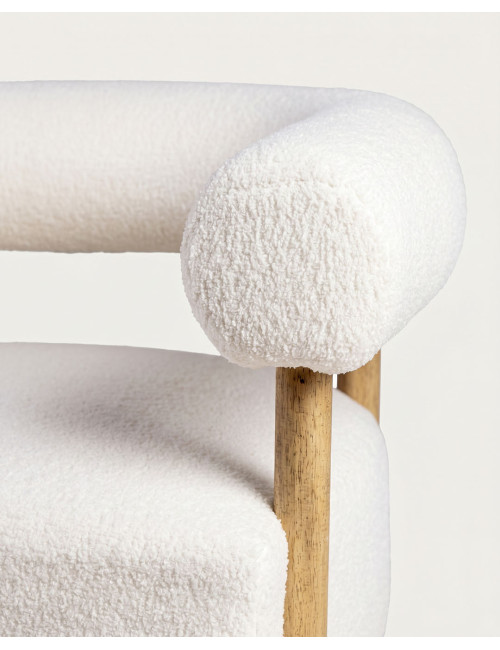 Butaca beige tejido-madera salón EVORA detalle