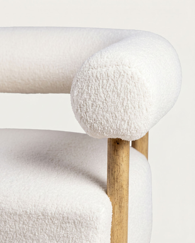 Butaca beige tejido-madera salón EVORA detalle
