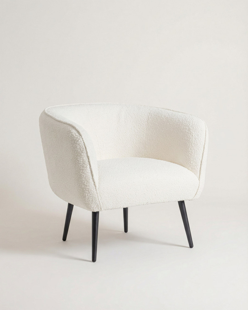 Vista perspectiva Sillón tapizado con patas metálicas TRESS