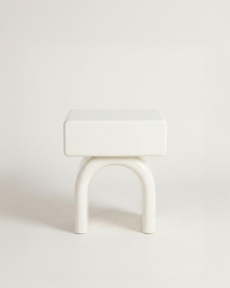 Mesita Lacado Crema Dormitorio NOVEN | Rey Home