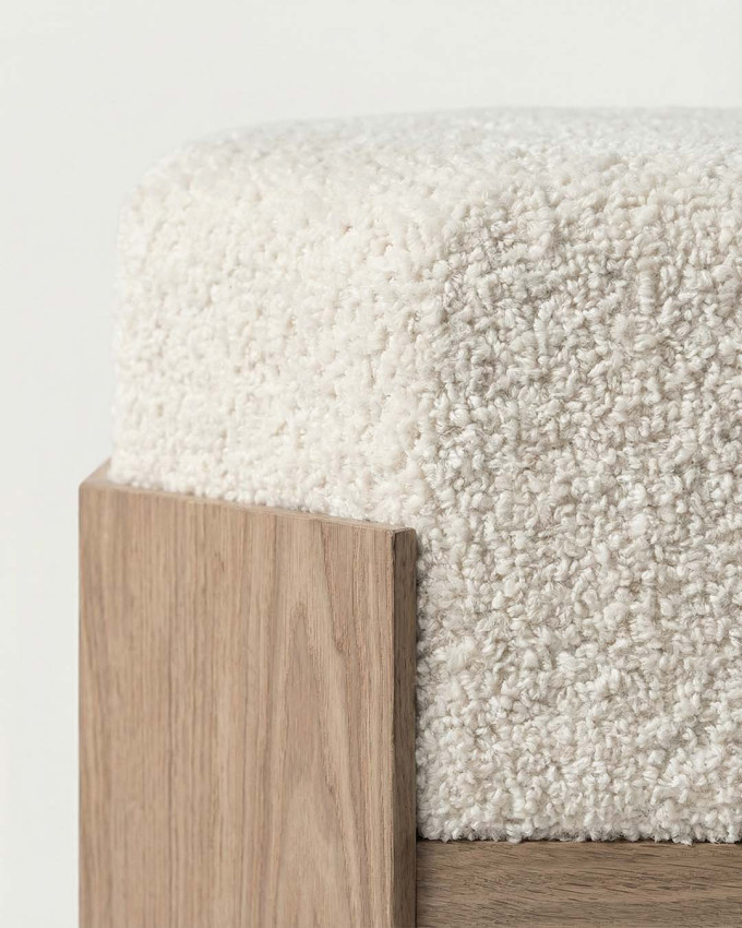 Puf elevado con patas madera MIRKEN