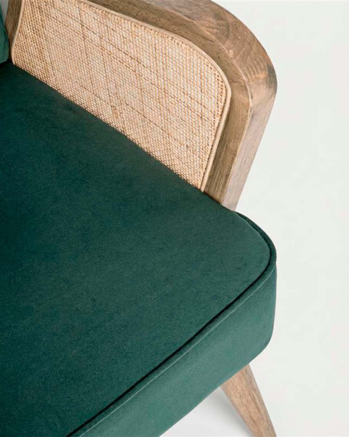 Butaca con brazos de rejilla y madera TRAZZO