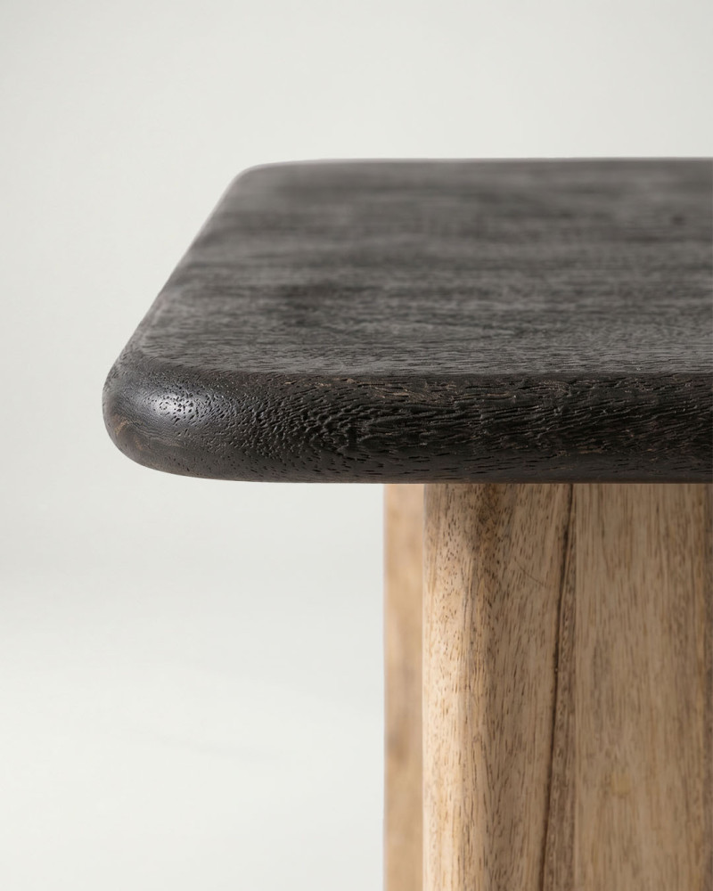 Mesa comedor madera mango CRESA detalle de la parte izquierda