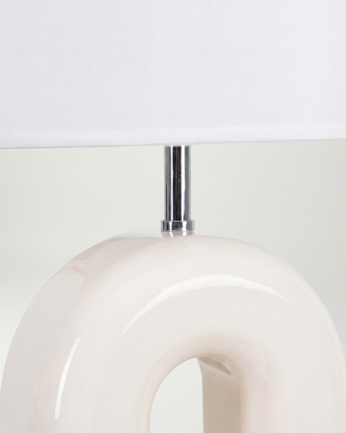 Lámpara de mesa lacado crema CAVORA