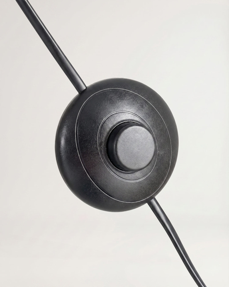 Lámpara pie plata-negro VELMAR detalle acabado interruptor