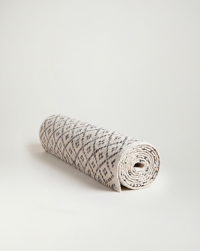 Alfombra gris blanco poliester AMIA