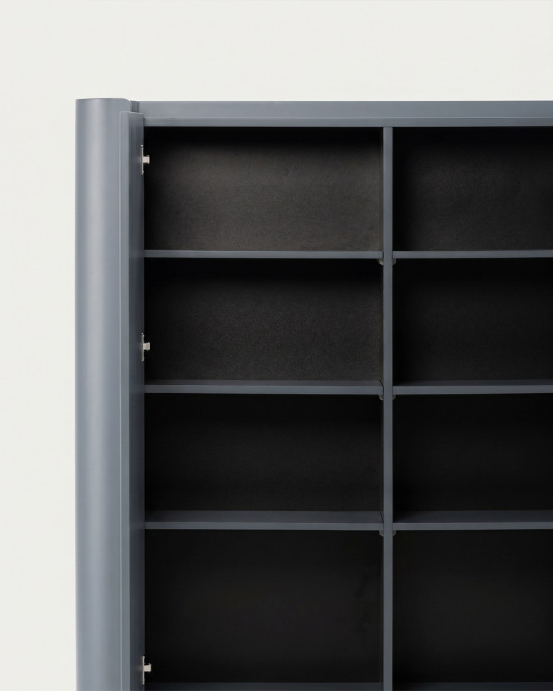 Mueble auxiliar INKU azul vista de detalle del mueble con las puertas abiertas