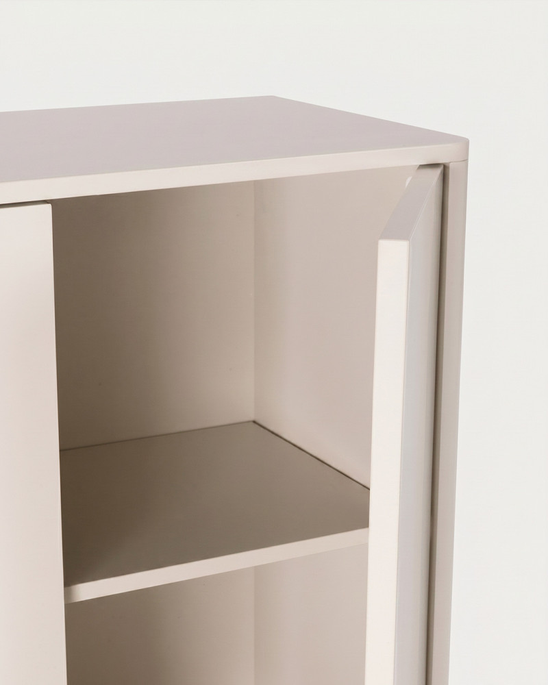 Mueble auxiliar SAMIR vista de detalle de la puerta abierta del mueble beige